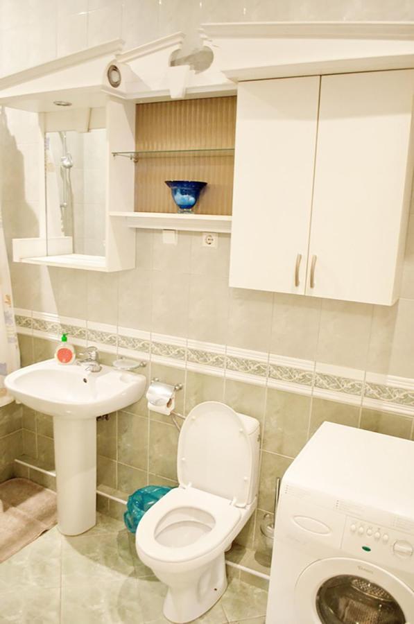 Two Bedroom Luxury Apartment Leopoli Esterno foto