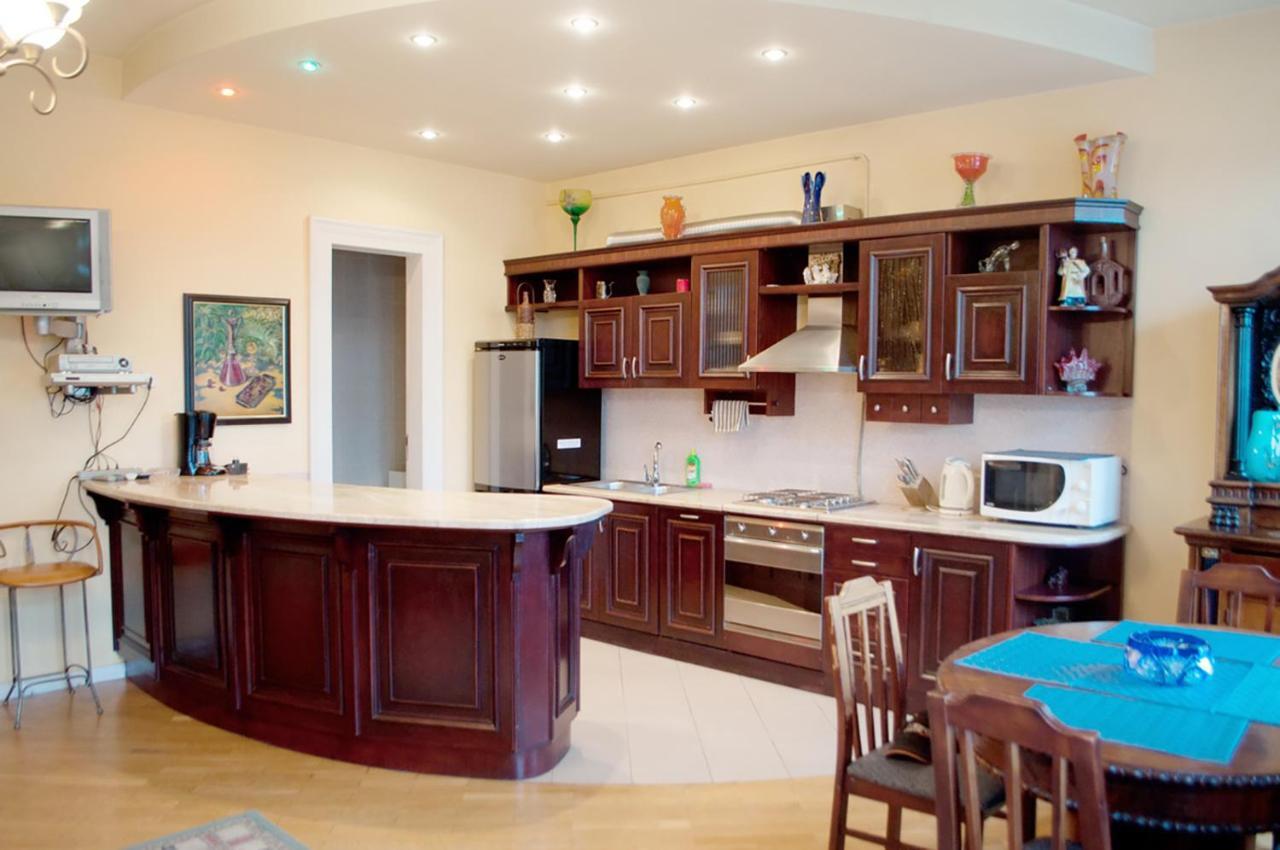 Two Bedroom Luxury Apartment Leopoli Esterno foto